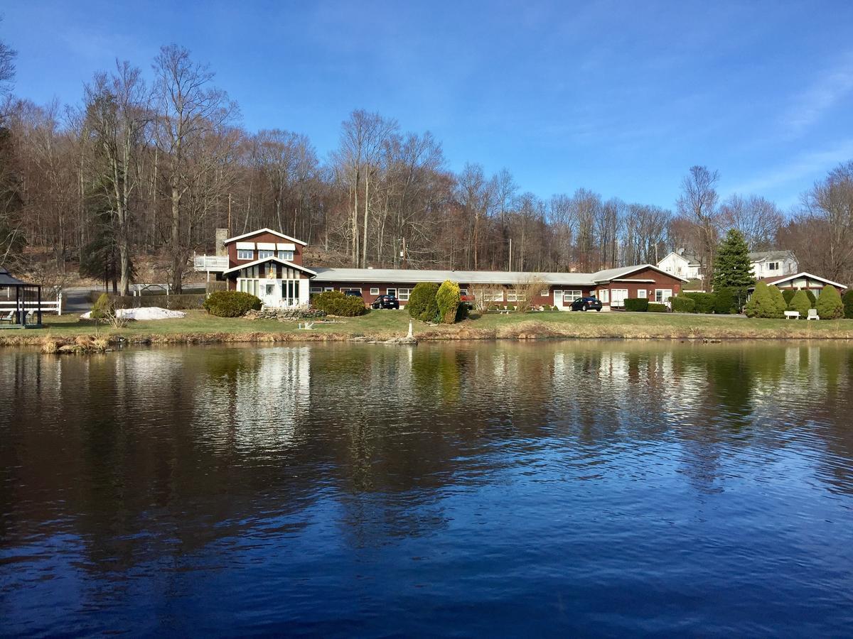 Lake Moc A Tek Inn Lakeville Exterior photo