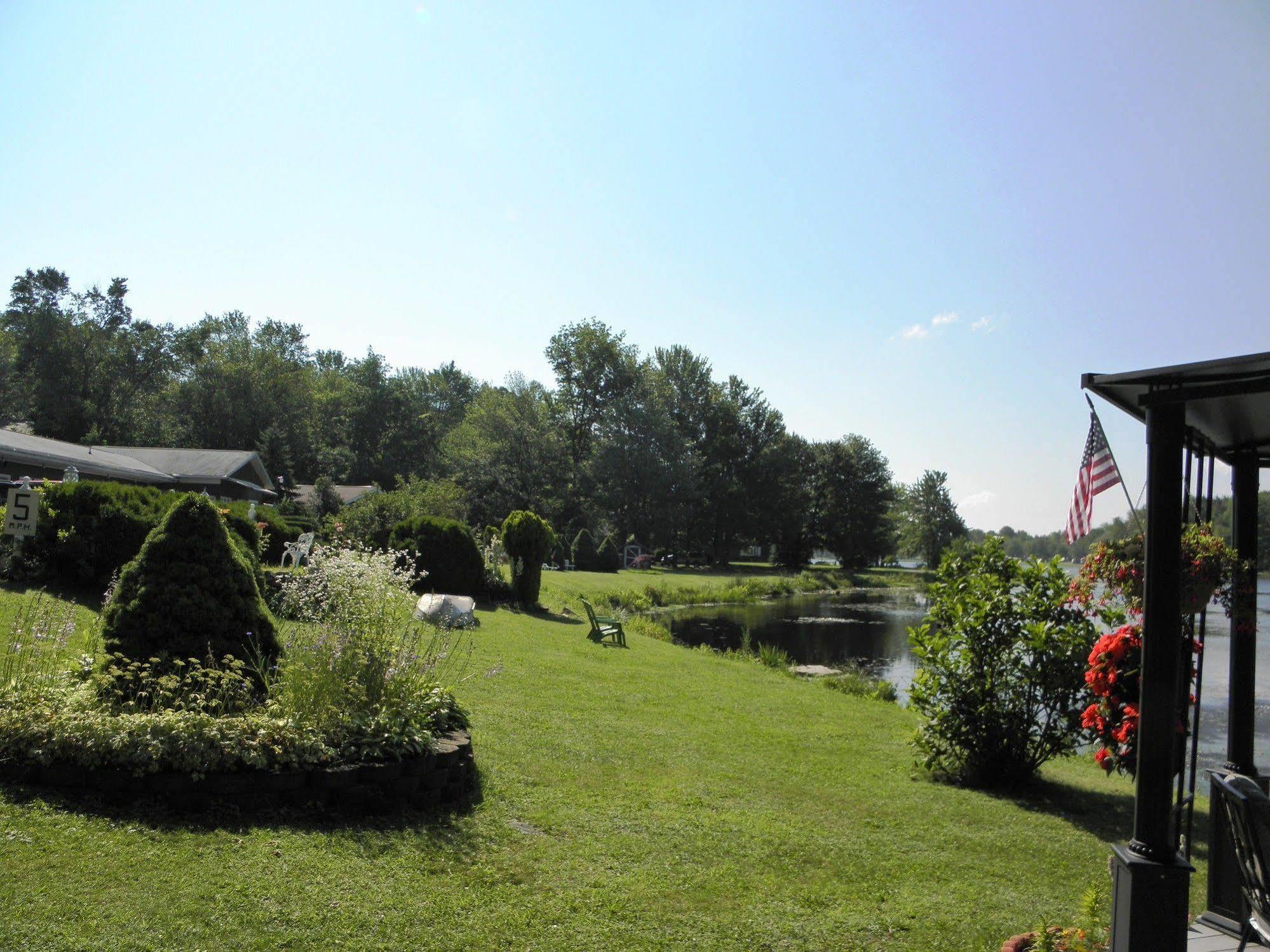 Lake Moc A Tek Inn Lakeville Exterior photo