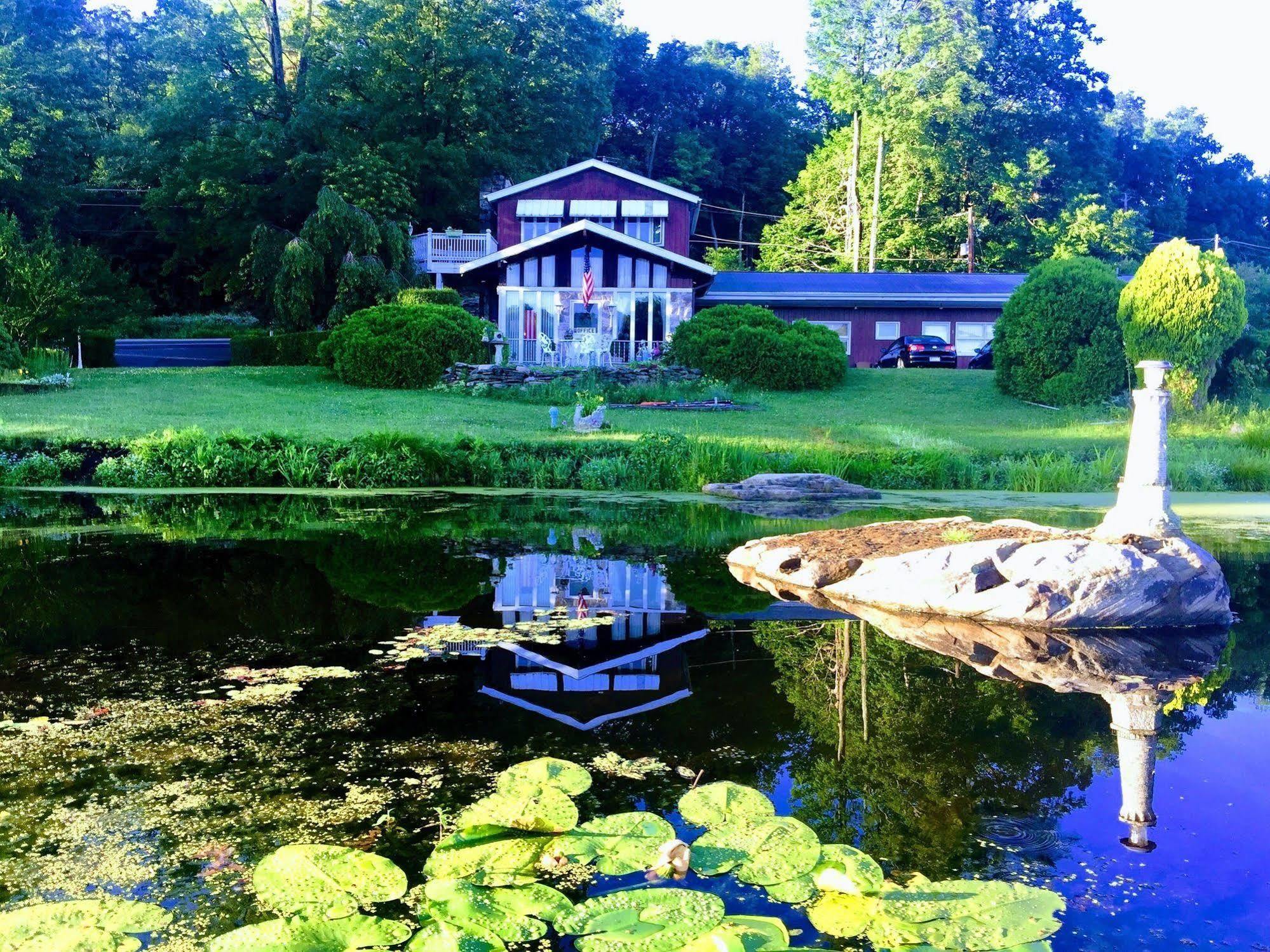 Lake Moc A Tek Inn Lakeville Exterior photo